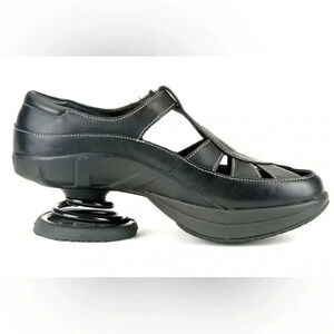 NWOT Z-Coil Heel Spur Pain Relief Shoe
